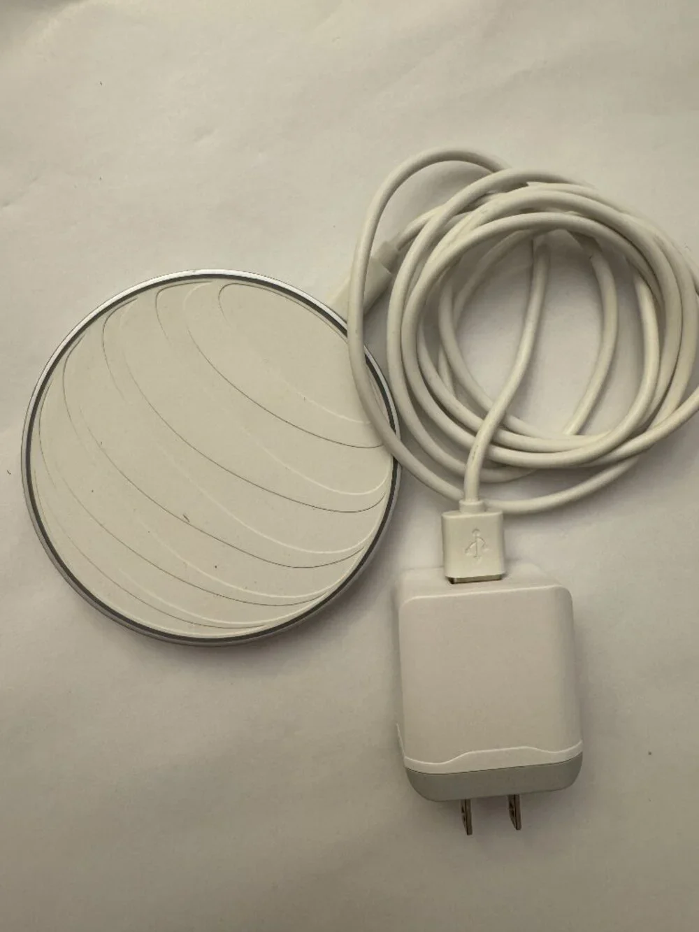 AT&T 15W Fast Wireless Charging Pad Qi Charger Model 06351 w/ Adapter Cable